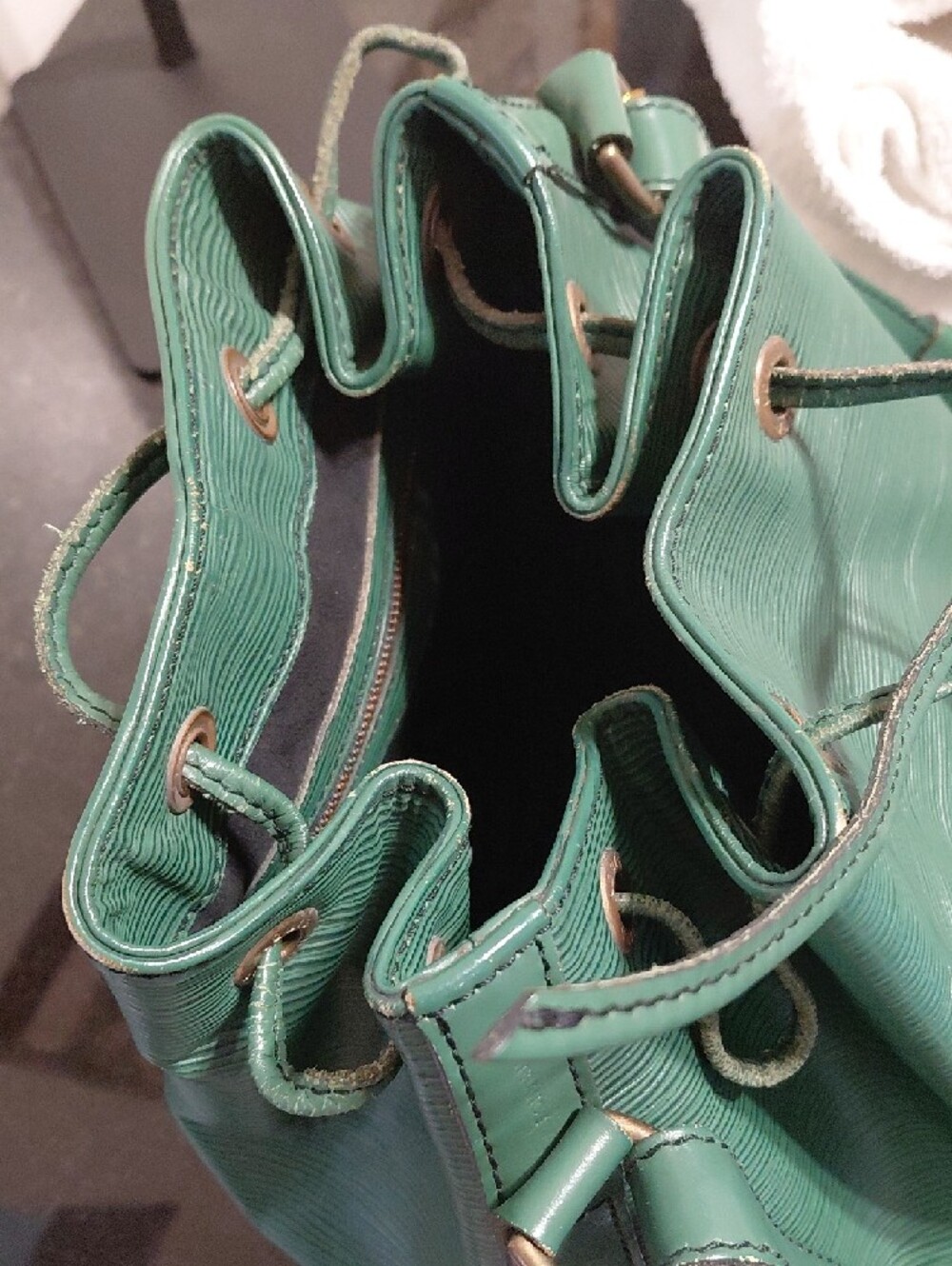 Louis Vuitton Petit Noe In Green Epi Leather GVC - Picture 15 of 16
